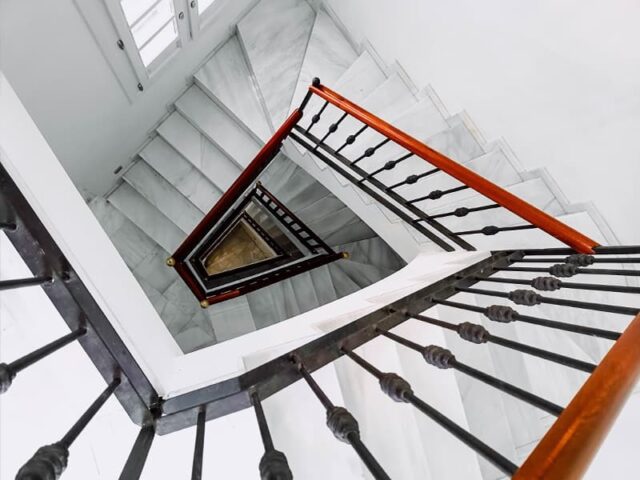 Balustrady kute wewnętrzne – indywidualny projekt do&nbsp;twojego domu