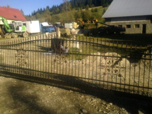 Brama przesuwna kuta zdobiona BP 010