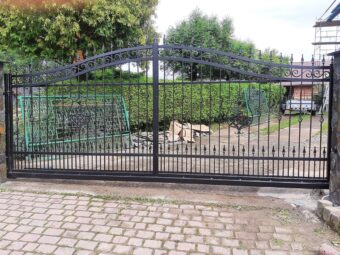 Brama przesuwna elegancko zdobiona BP 008