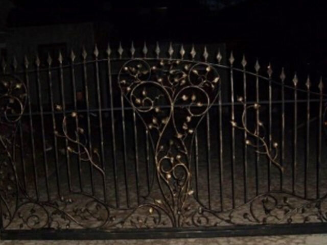 Brama przesuwna kuta bogato zdobiona BP 004