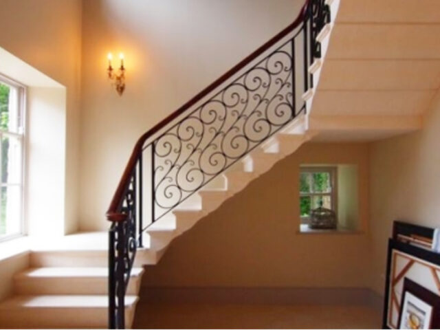 Balustrada kuta wewnętrzna z&nbsp;pochwytem drewnianym BKW 026