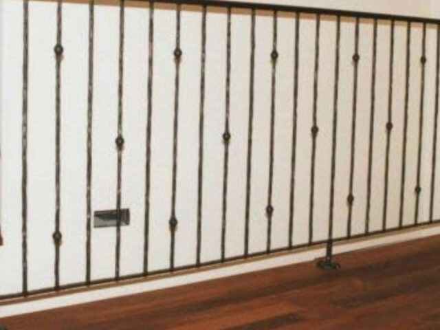 Subtelnie zdobiona balustrada wewnętrzna BKW 002