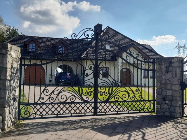 Brama ogrodzeniowa, wjazdowa, uchylna, kuta, elegancka BU 093