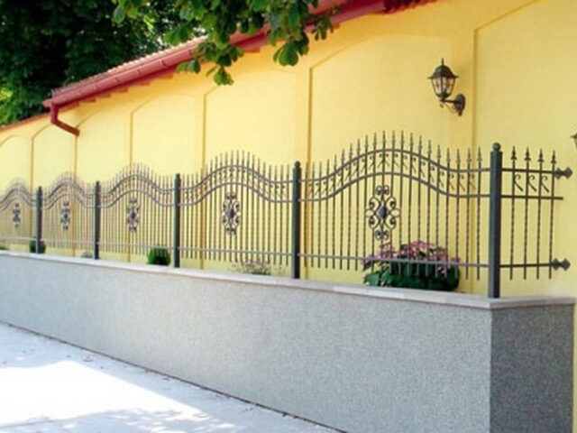 Ogrodzenie kute subtelnie zdobione OK 009