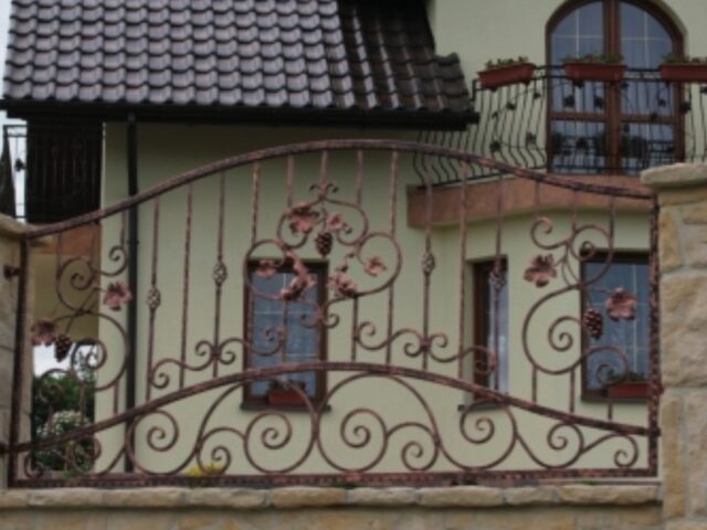 Ogrodzenie z&nbsp;motywem winorośli OK 001