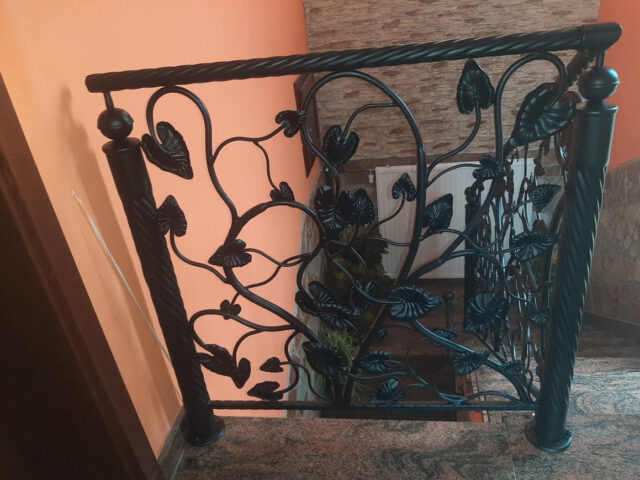 Elegancko zdobiona balustrada wewnętrzna BKW 042