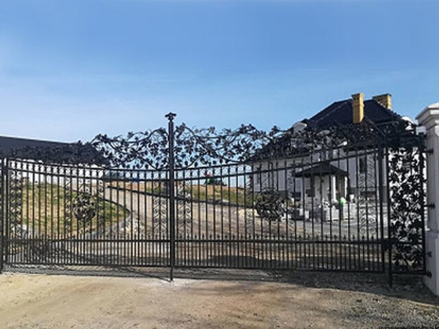 Brama uchylna kuta bogato zdobiona BU 082