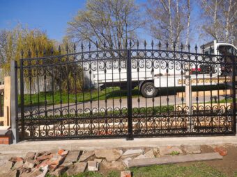 Brama ogrodzeniowa wjazdowa, uchylna, kuta BU 100