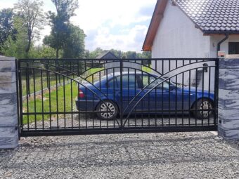 Brama wjazdowa przesuwna ogrodzeniowa z&nbsp;profilu 20×20 BP 020