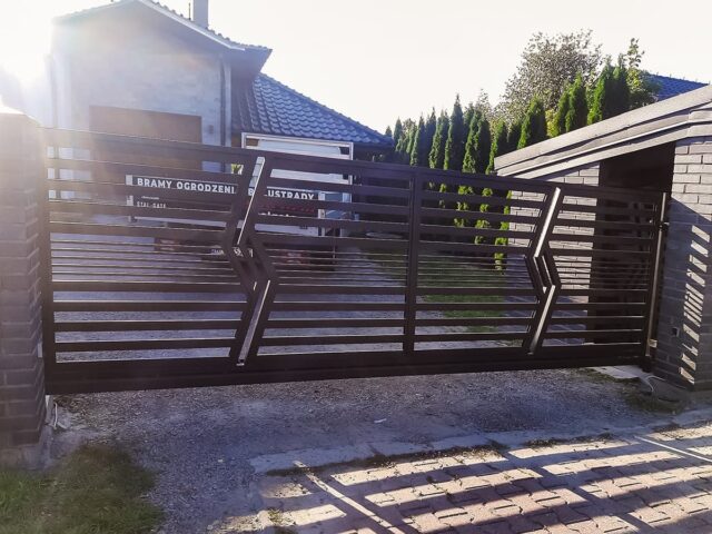 Brama wjazdowa przesuwna ogrodzeniowa z&nbsp;furtką nowoczesna BP 021