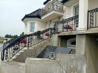 Balustrada balkonowa zewnętrzna zdobiona BKZ 080