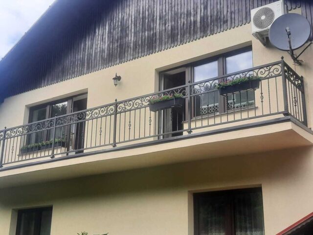 Balustrada zewnętrzna balkonowa zdobiona BKZ 081