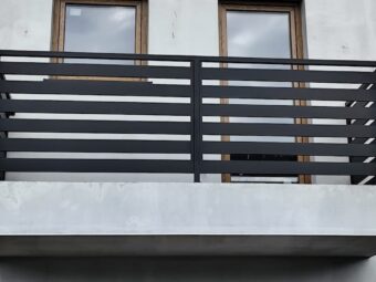 Czarna balustrada zewnętrzna balkonowa nowoczesna BKZ 087