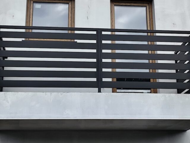Czarna balustrada zewnętrzna balkonowa nowoczesna BKZ 087