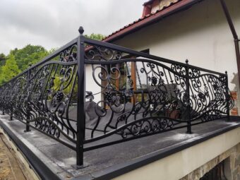 Balustrada zewnętrzna balkonowa czarna ozdobna BKZ 092