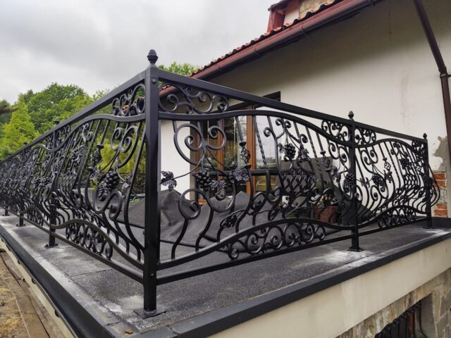 Balustrada zewnętrzna balkonowa czarna ozdobna BKZ 092