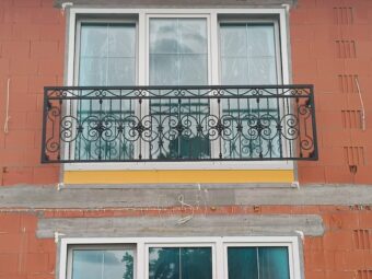 Balustrada zewnętrzna balkonowa czarna nowoczesna BKZ 093