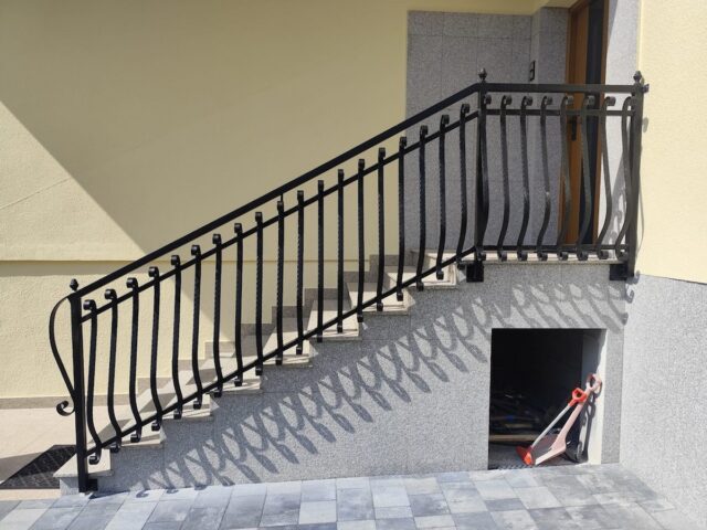 Balustrada zewnętrzna schodowa czarna BKZ 094