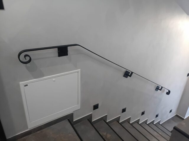 Pochwyt łamany czarny KA 4