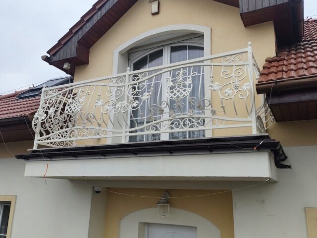 Balustrada zewnętrzna balkonowa biała&nbsp;BKZ 099