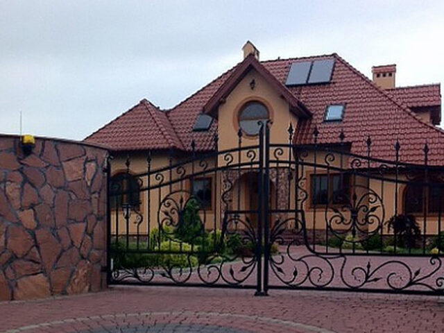 Brama uchylna kuta w&nbsp;eleganckim stylu BU 045