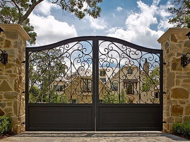 Brama uchylna kuta z&nbsp;pogrubioną ramką BU 040