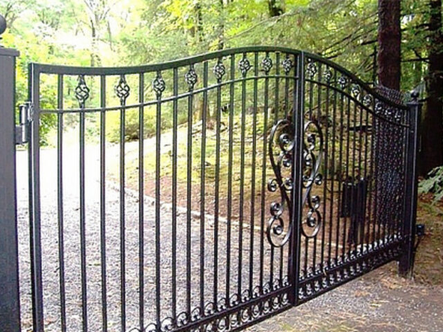 Ozdobna brama uchylna kuta BU 023