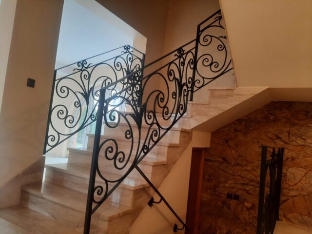 balustrady-metalowe-kute-wewnetrzne-2