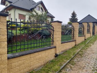 Brama przesuwna kuta zdobiona BP 017