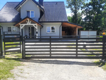 Brama przesuwna nowoczesna podłużne profile BP 015