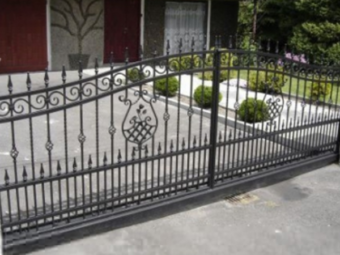 Brama przesuwna elegancko zdobiona BP 008