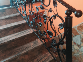 Elegancko zdobiona balustrada wewnętrzna BKW 042