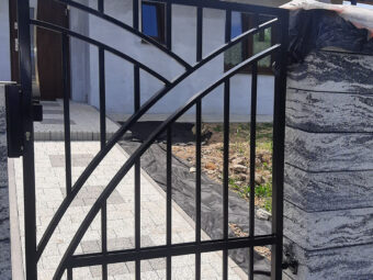 Brama wjazdowa przesuwna ogrodzeniowa z&nbsp;profilu 20×20 BP 020