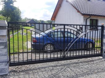 Brama wjazdowa przesuwna ogrodzeniowa z&nbsp;profilu 20×20 BP 020