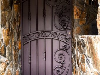 Brama ogrodzeniowa z&nbsp;furtką, wjazdowa, uchylna BU 102