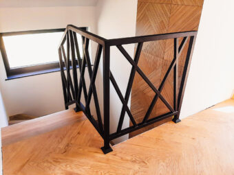 Geometryczna balustrada, barierka kuta schodowa BKW 044