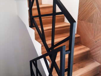 Geometryczna balustrada, barierka kuta schodowa BKW 044