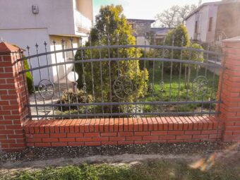 Ogrodzenie kute z&nbsp;ornamentami OK 051