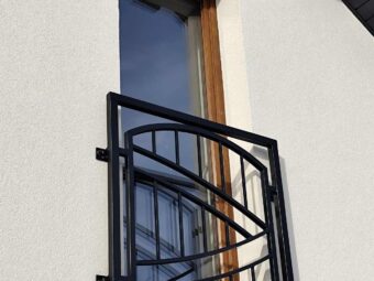 Balustrada zewnętrzna balkonowa czarna BKZ 090