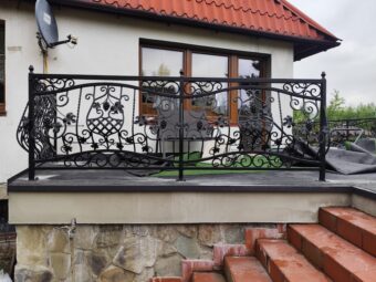 Balustrada zewnętrzna balkonowa czarna ozdobna BKZ 092