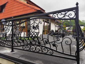 Balustrada zewnętrzna balkonowa czarna ozdobna BKZ 092