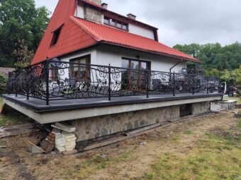 Balustrada zewnętrzna balkonowa czarna ozdobna BKZ 092