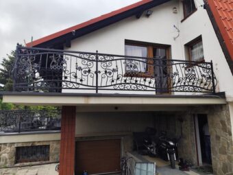 Balustrada zewnętrzna balkonowa czarna ozdobna BKZ 092