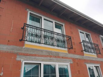 Balustrada zewnętrzna balkonowa czarna nowoczesna BKZ 093