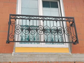 Balustrada zewnętrzna balkonowa czarna nowoczesna BKZ 093