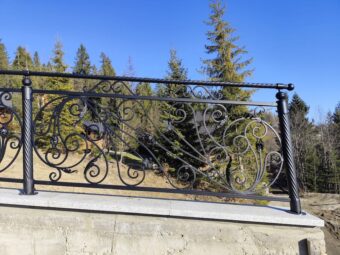 Balustrada zewnętrzna z&nbsp;ornamentami czarna BKZ 098