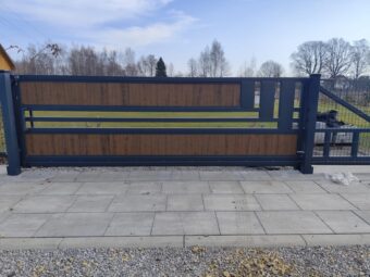 Brama przesuwna nowoczesna z&nbsp;deską kompozytową BP 035